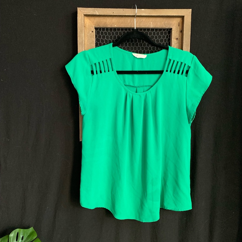 Green short sleeve blouse